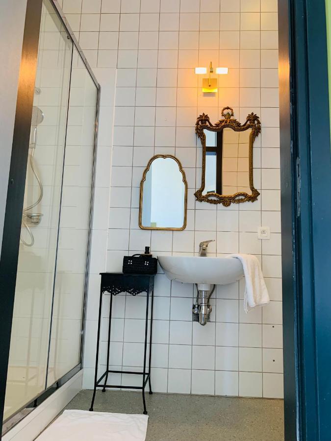 De Lotuspoort Met Mihr'S B&B In De Abdij Van Борнем Экстерьер фото