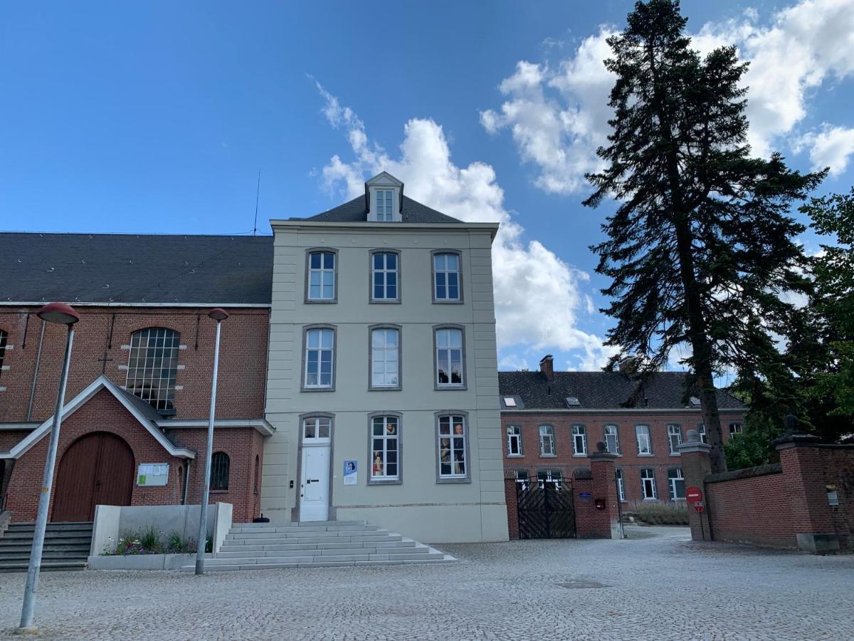 De Lotuspoort Met Mihr'S B&B In De Abdij Van Борнем Экстерьер фото