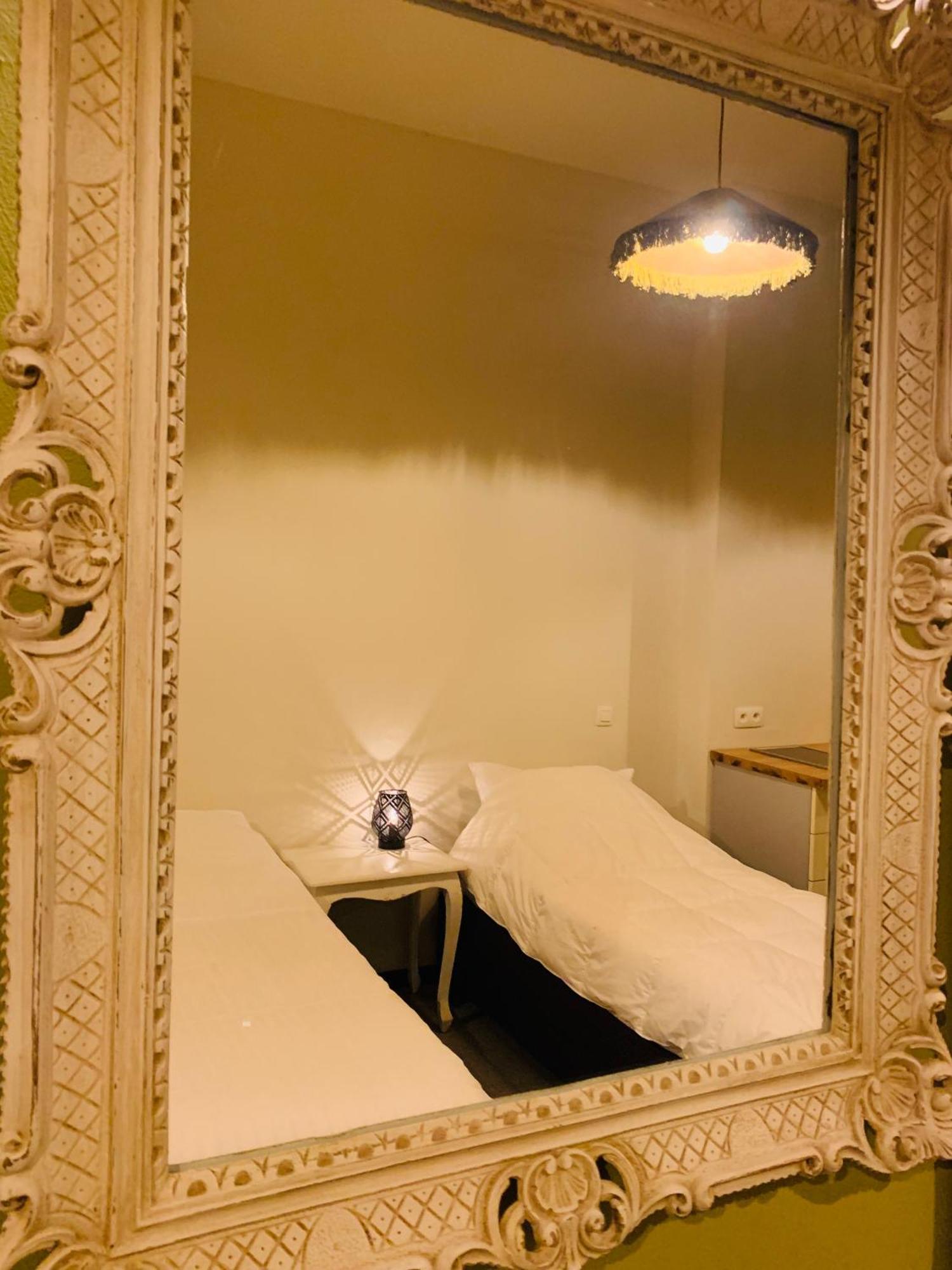 De Lotuspoort Met Mihr'S B&B In De Abdij Van Борнем Экстерьер фото