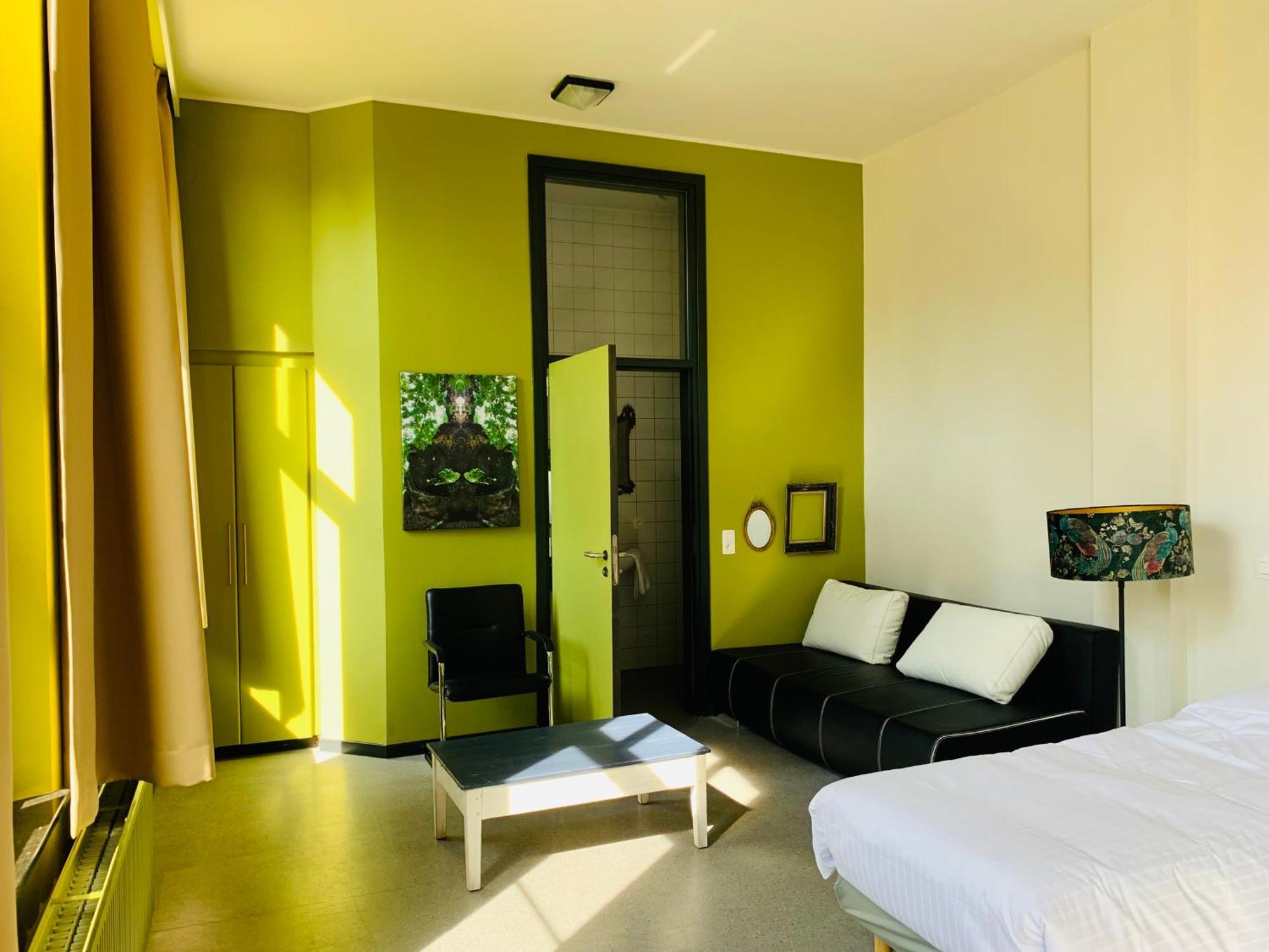 De Lotuspoort Met Mihr'S B&B In De Abdij Van Борнем Экстерьер фото